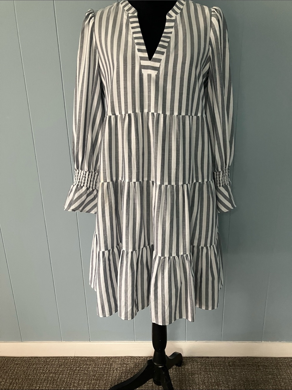 Eliza J Gray & White Striped Tiered V-Neck Long Sleeve Dress